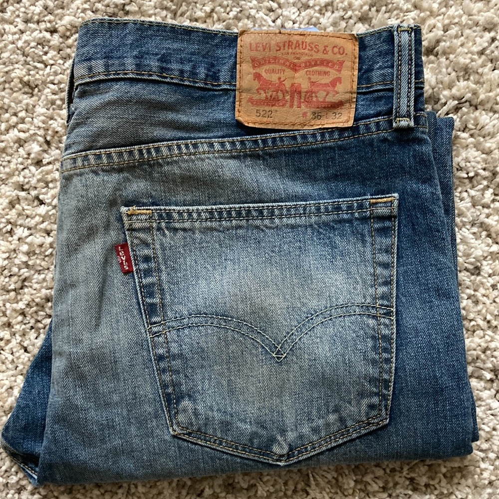 Mens Levi’s 522 jeans.